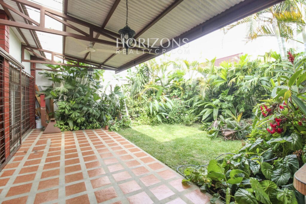 Se Alquila Casa Semi Amueblada En La Sabana 4 Habitaciones + Patio Noj986