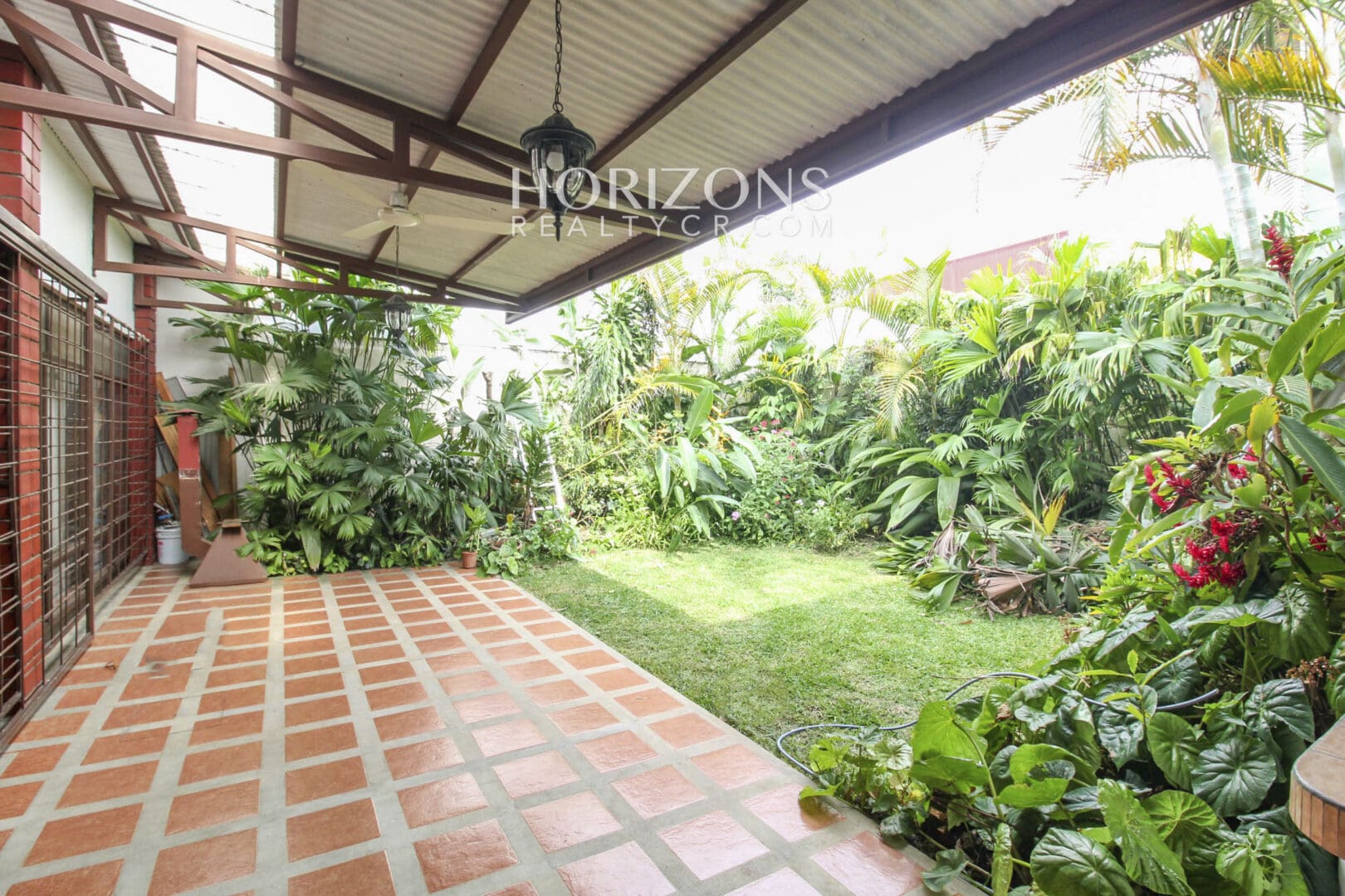 Se Alquila Casa Semi Amueblada En La Sabana 4 Habitaciones + Patio noj986