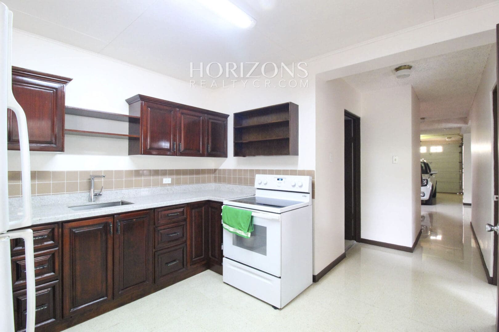 Se Alquila Casa Semi Amueblada En La Sabana 4 Habitaciones + Patio noj986