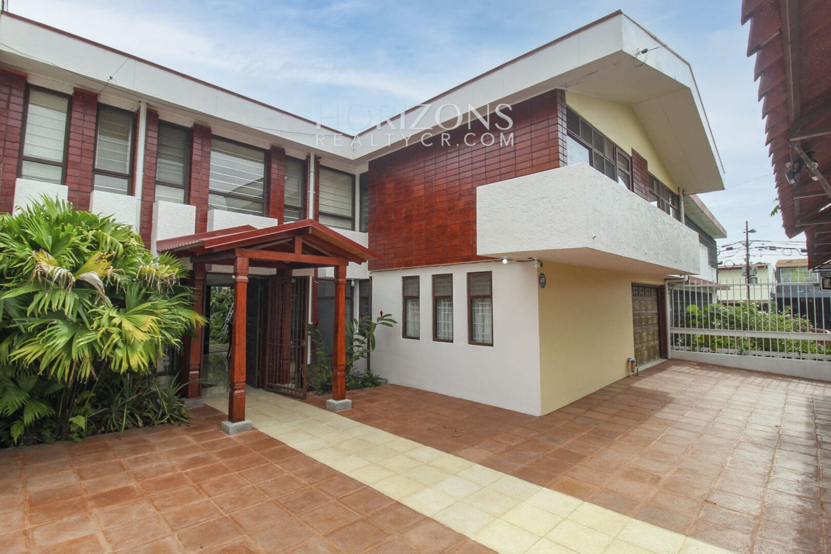Se Alquila Casa Semi Amueblada En La Sabana 4 Habitaciones + Patio noj986