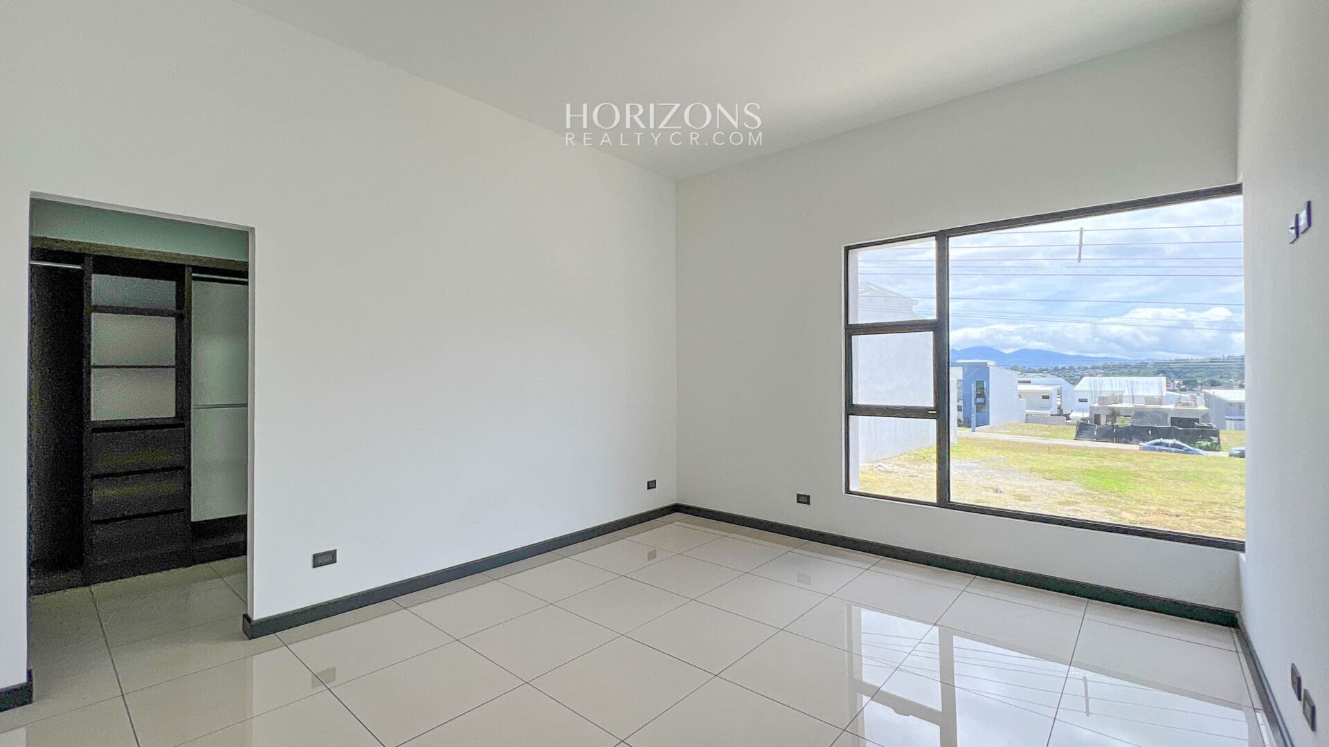 ¡Estrene Casa! Con Hermosas Vistas a las Motañas En Condominio Distrito San Juan  nja1139