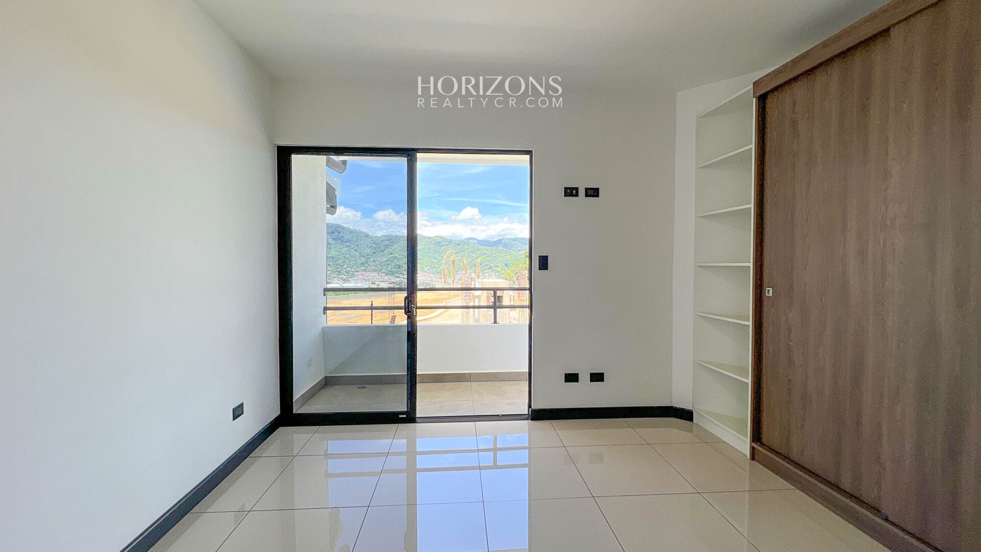 ¡Estrene Casa! Con Hermosas Vistas a las Motañas En Condominio Distrito San Juan  nja1139