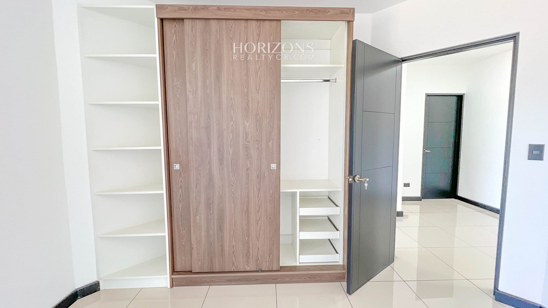¡Estrene Casa! Con Hermosas Vistas a las Motañas En Condominio Distrito San Juan  nja1139