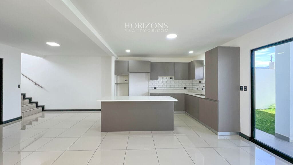 ¡Estrene Casa! Con Hermosas Vistas a las Motañas En Condominio Distrito San Juan  nja1139