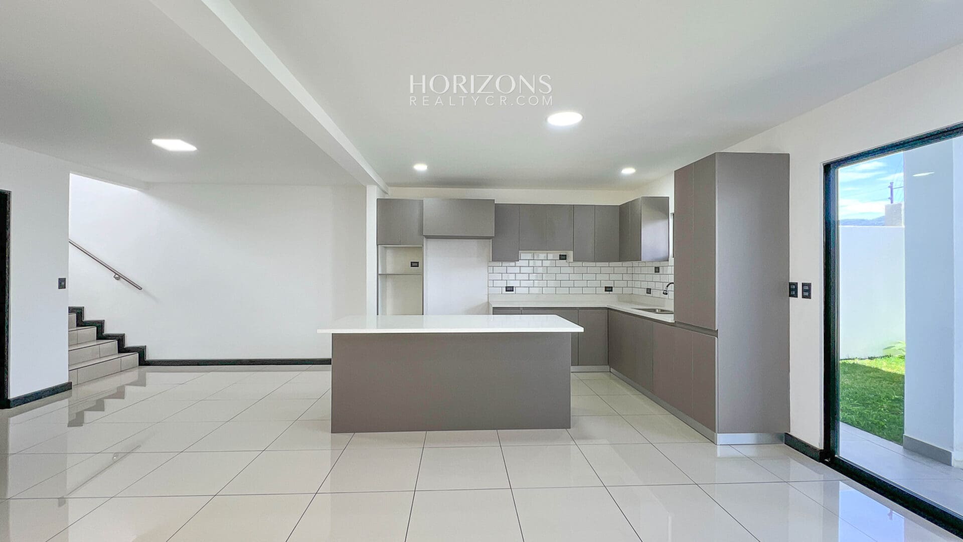 ¡Estrene Casa! Con Hermosas Vistas a las Motañas En Condominio Distrito San Juan  nja1139