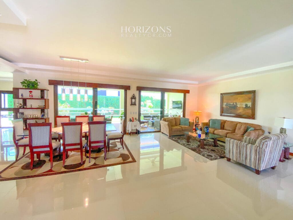 ¡En Venta! Casa de una Planta en Condominio Bosques del Rio Santa Ana nja1141