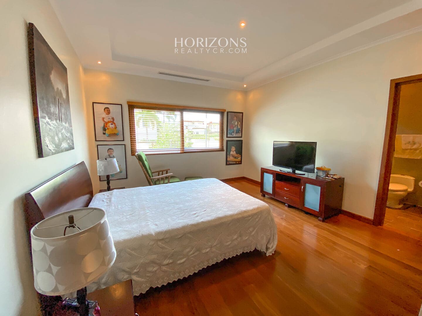 ¡En Venta! Casa de una Planta en Condominio Bosques del Rio Santa Ana nja1141