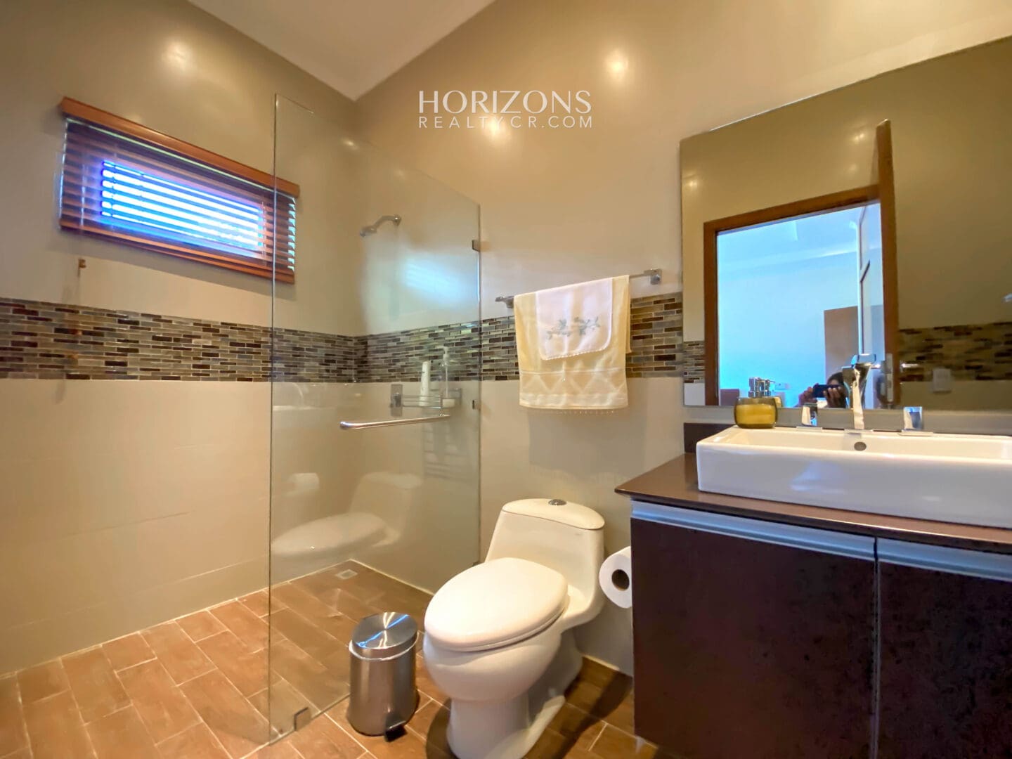 ¡En Venta! Casa de una Planta en Condominio Bosques del Rio Santa Ana nja1141