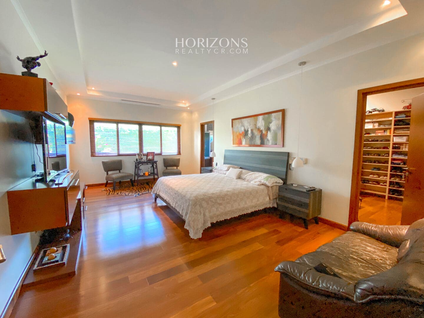 ¡En Venta! Casa de una Planta en Condominio Bosques del Rio Santa Ana nja1141