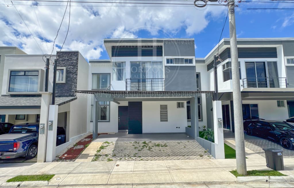Casa Con 4 Habitaciones 1 En Primer Nivel Mas Oficina Condominio Distrito San Juan Nja1312