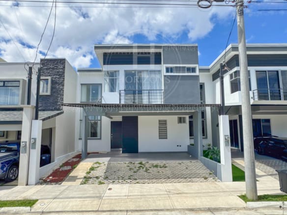 Casa Con 4 Habitaciones 1 En Primer Nivel Mas Oficina Condominio Distrito San Juan Nja1312