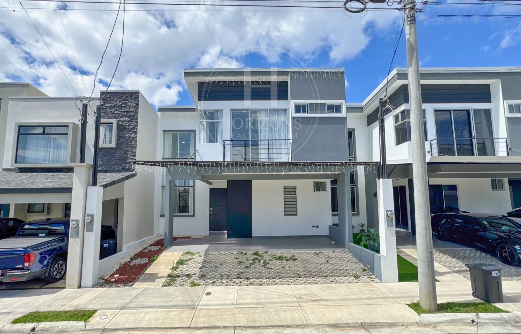 Casa con 4 Habitaciones 1 En Primer Nivel Mas Oficina Condominio Distrito San Juan nja1312