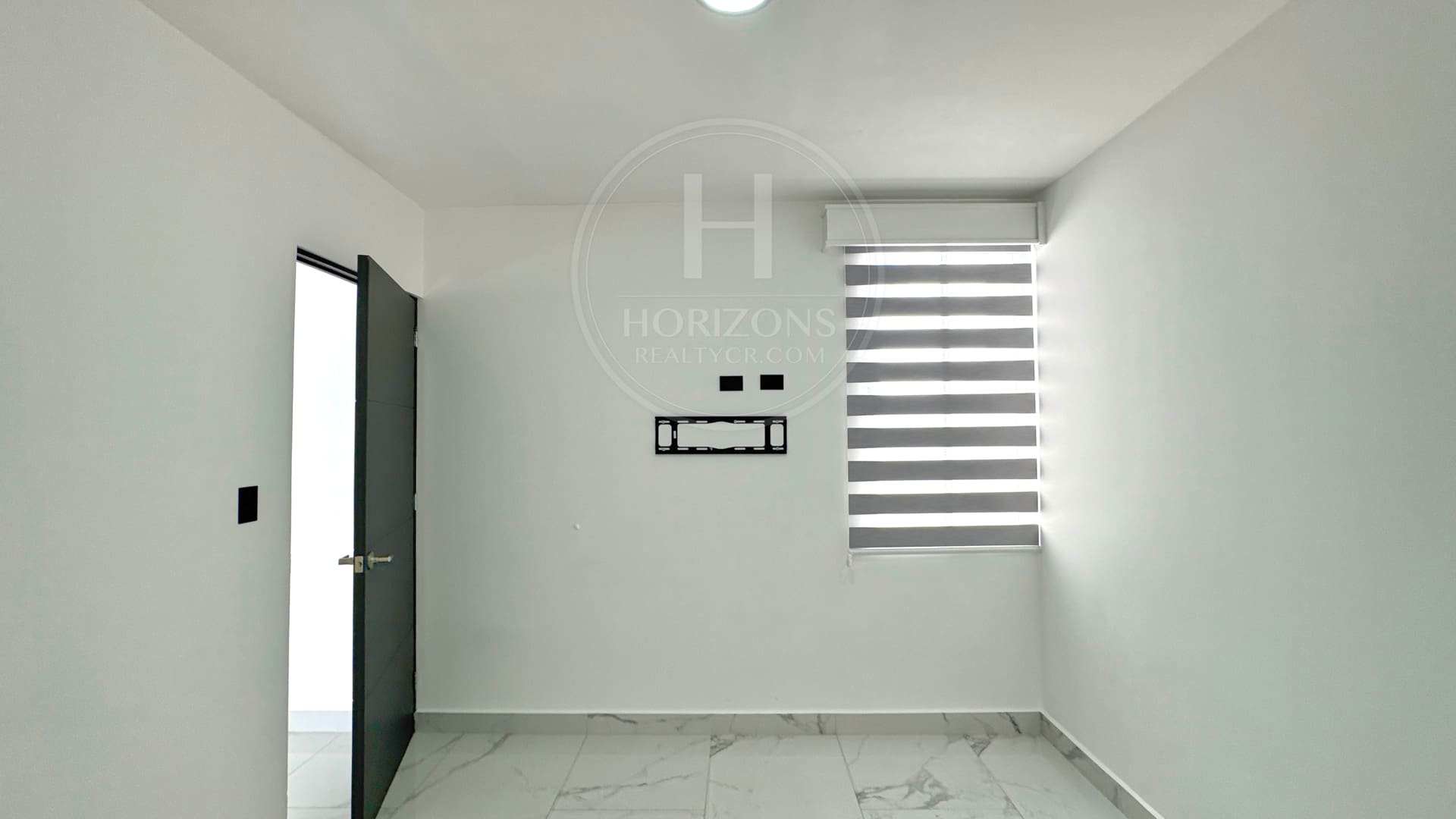 Casa con 4 Habitaciones 1 En Primer Nivel Mas Oficina Condominio Distrito San Juan nja1312