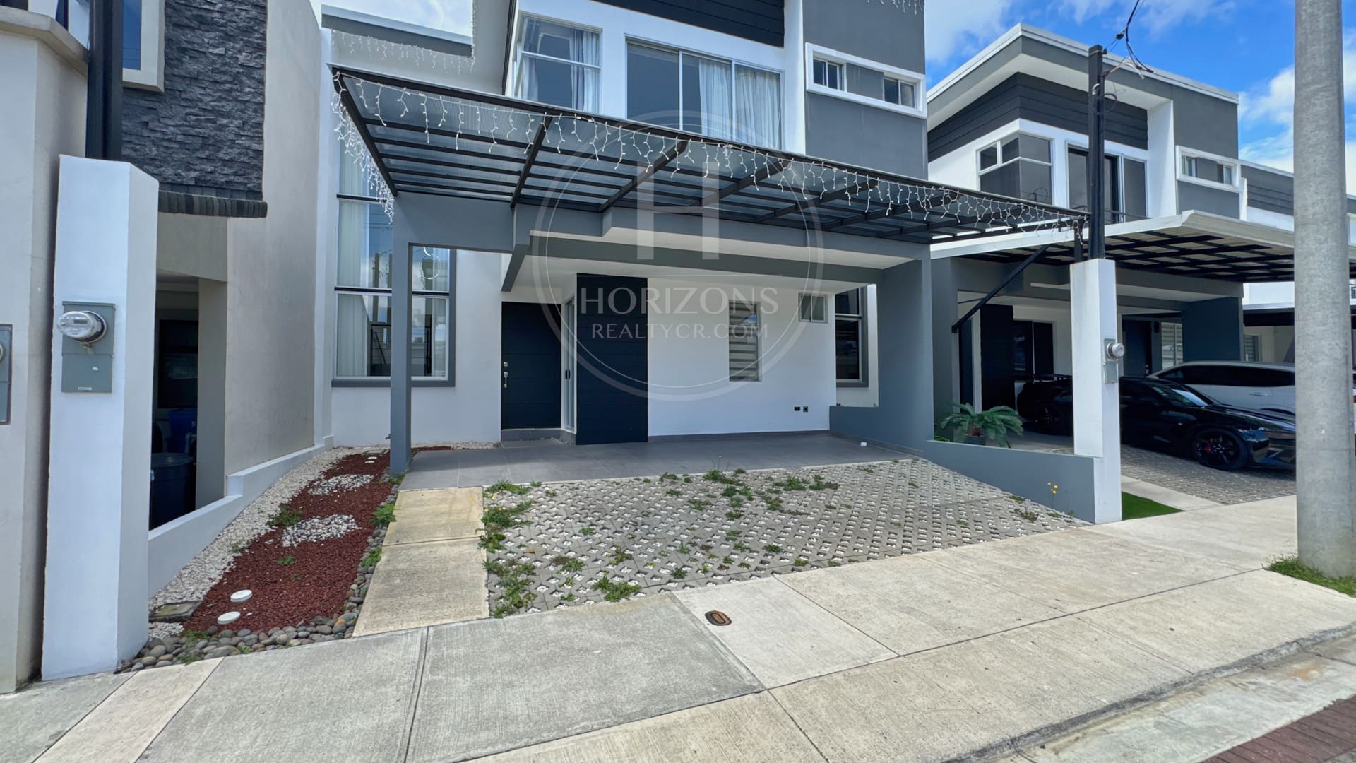 Casa con 4 Habitaciones 1 En Primer Nivel Mas Oficina Condominio Distrito San Juan nja1312