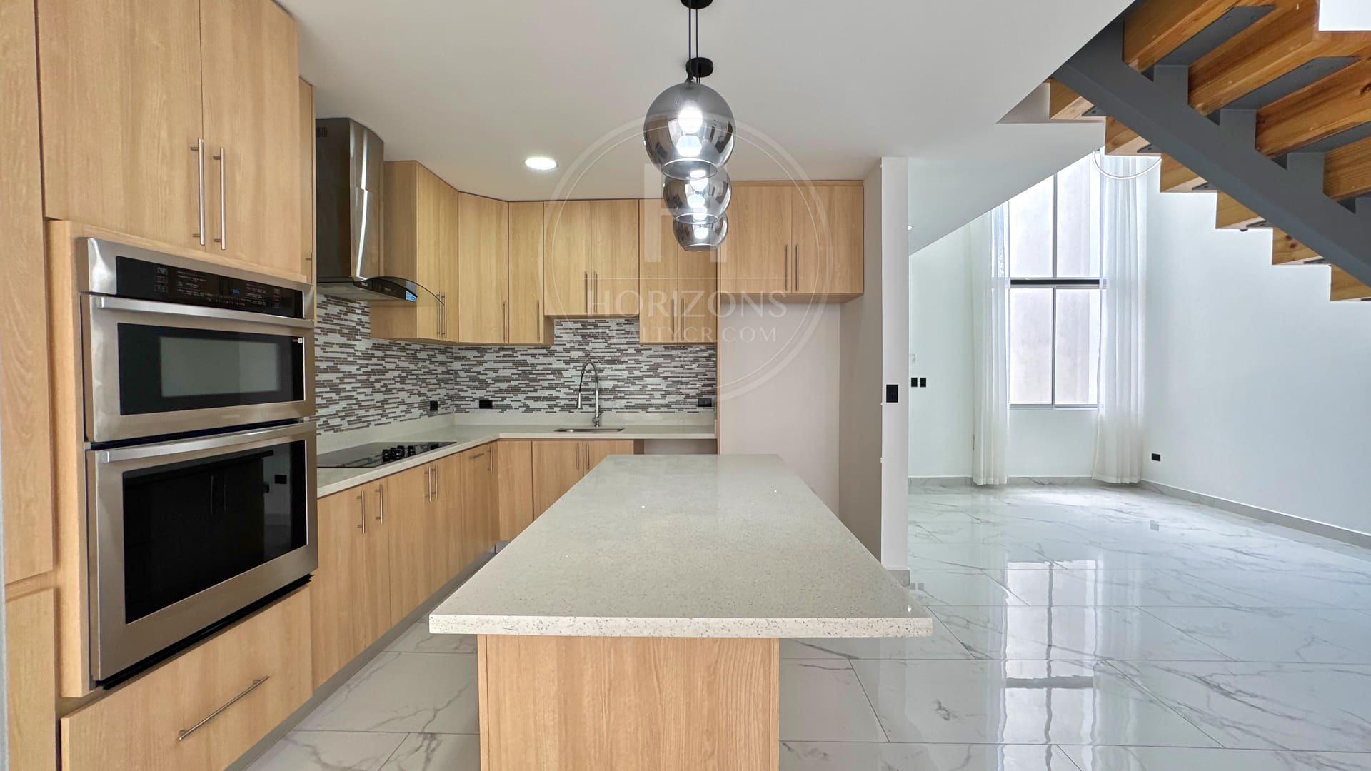 Casa con 4 Habitaciones 1 En Primer Nivel Mas Oficina Condominio Distrito San Juan nja1312