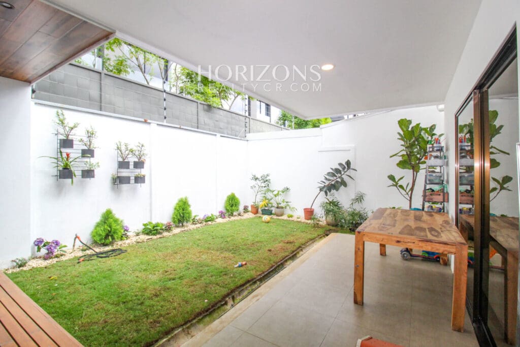 Se Vende Casa Con Patio En Condominio Curridabat 3 Habitaciones + Terraza noj989