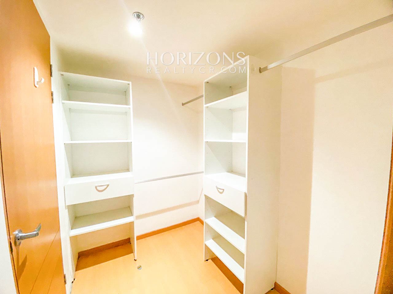 Se Alquila Apartamento En La Sabana 2 Habitaciones + Amenidades noj991