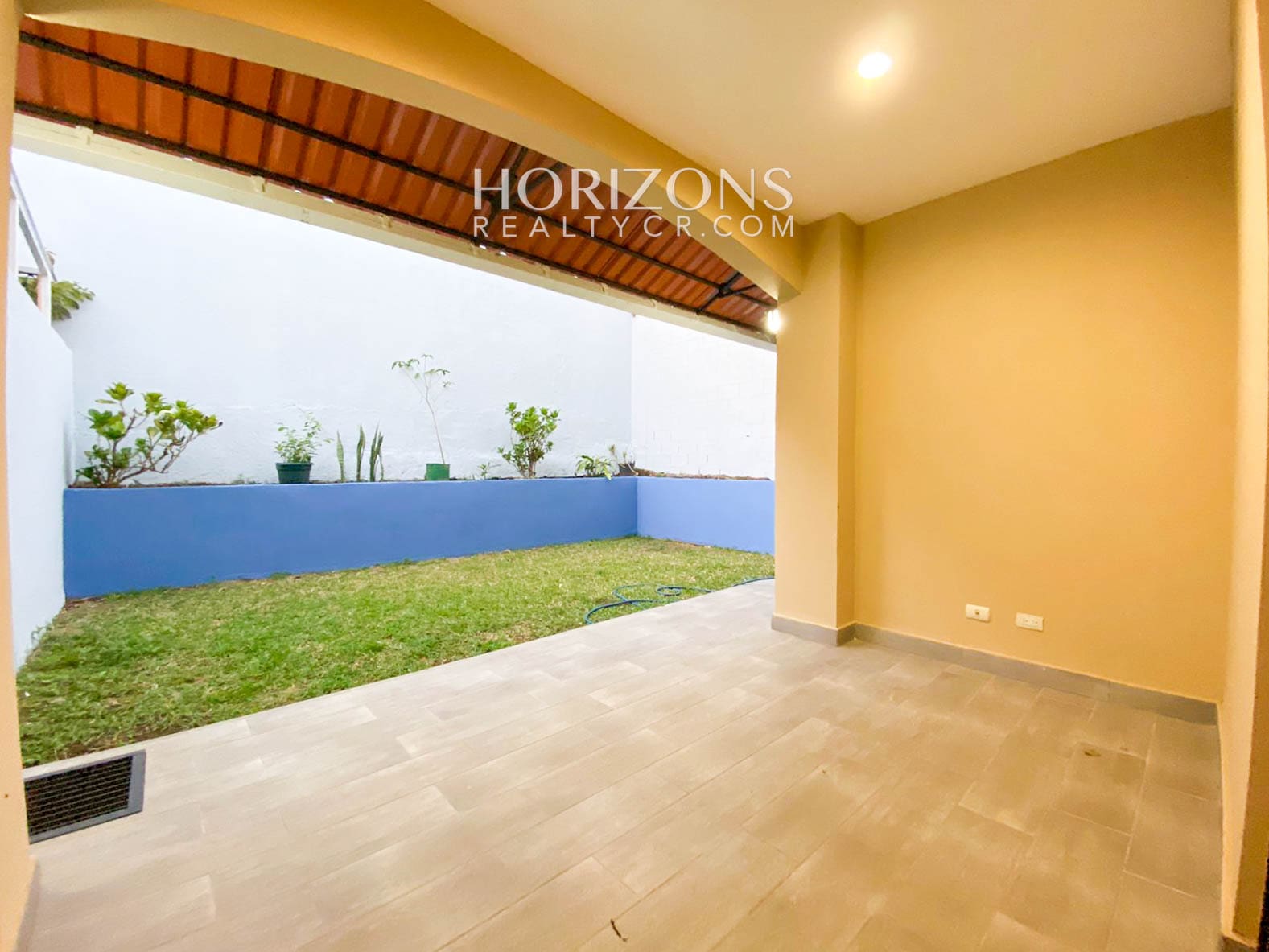 Se Alquila Casa Con Patio En Curridabat 3 Habitaciones + Sala tv noj992