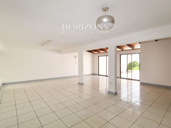 Se Alquila Casa Independiente En Curridabat 3 Habitaciones + Sala Tv / Plaza Del Sol Noj993