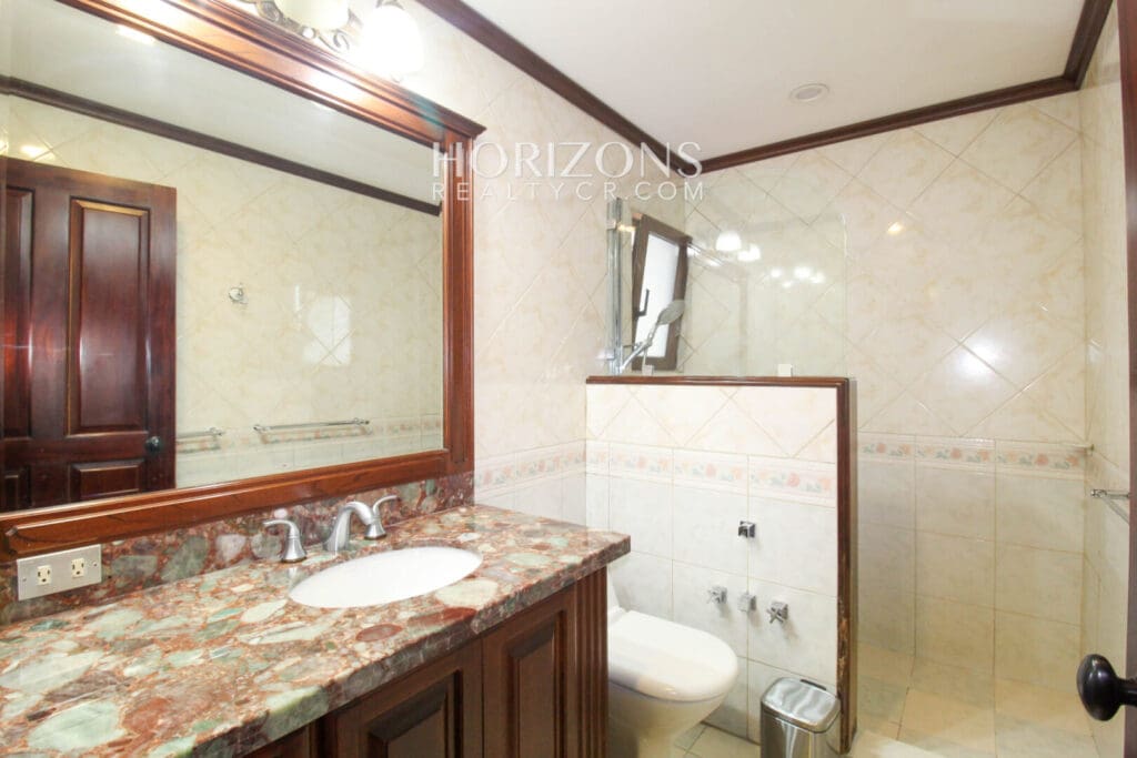 Se Alquila Casa Amueblada En Curridabat 4 Habitaciones + Oficina noj994