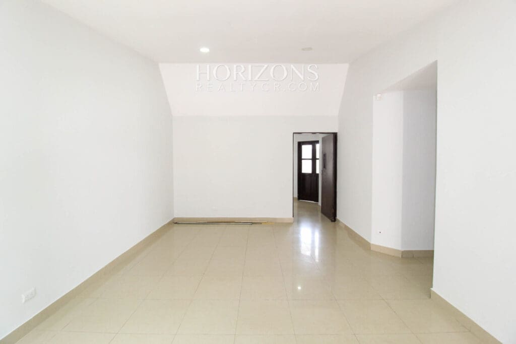 Se Alquila Casa En Curridabat 3 Habitaciones + 4 Estacionamientos noj995