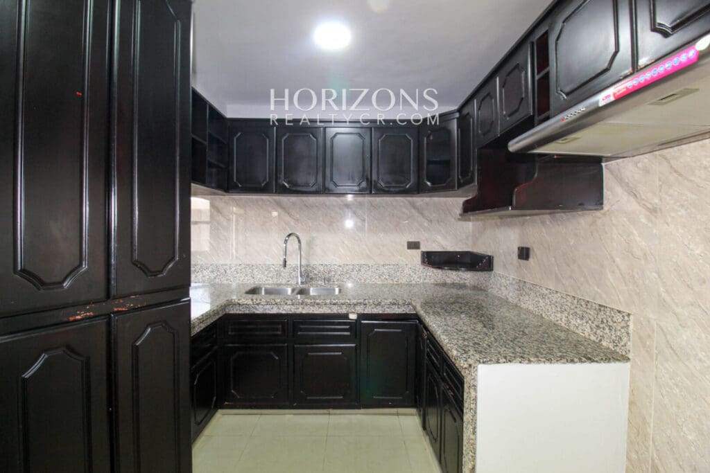 Se Alquila Casa En Curridabat 3 Habitaciones + 4 Estacionamientos noj995