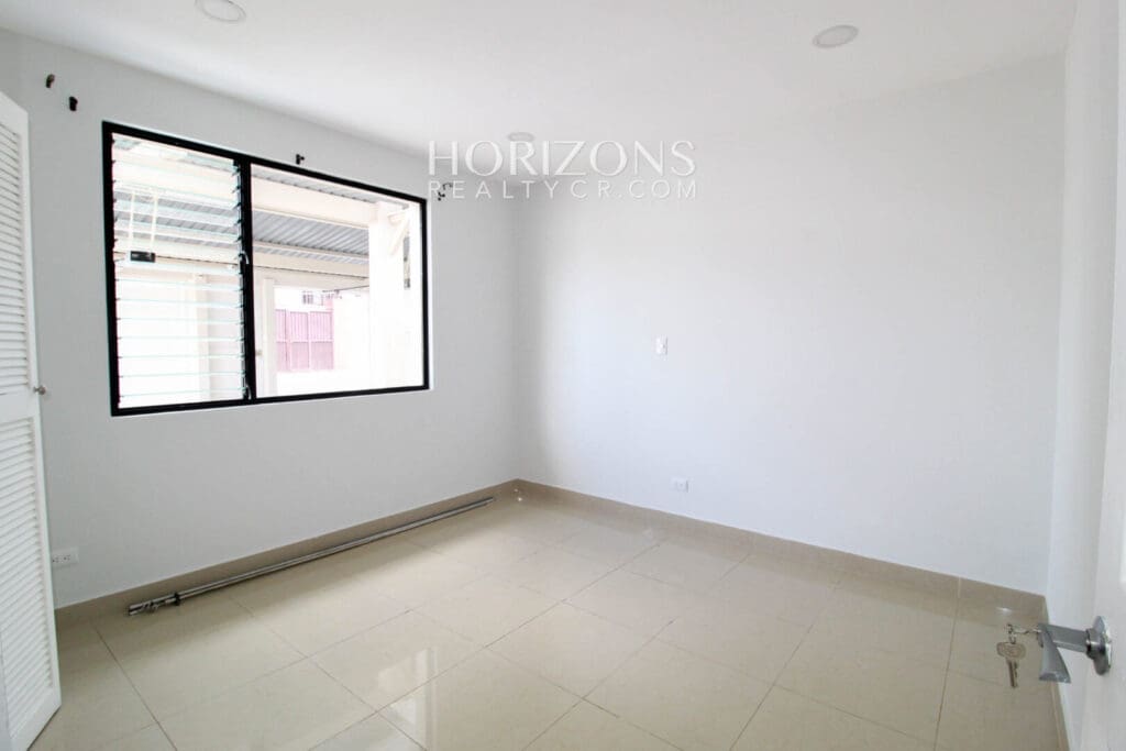 Se Alquila Casa En Curridabat 3 Habitaciones + 4 Estacionamientos noj995