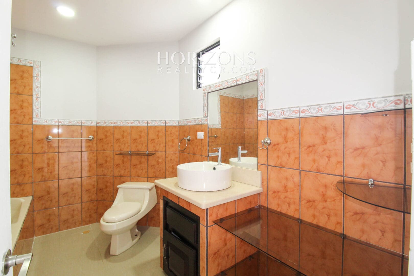 Se Alquila Casa En Curridabat 3 Habitaciones + 4 Estacionamientos noj995