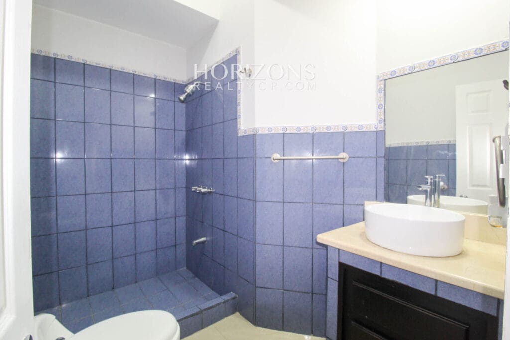 Se Alquila Casa En Curridabat 3 Habitaciones + 4 Estacionamientos noj995