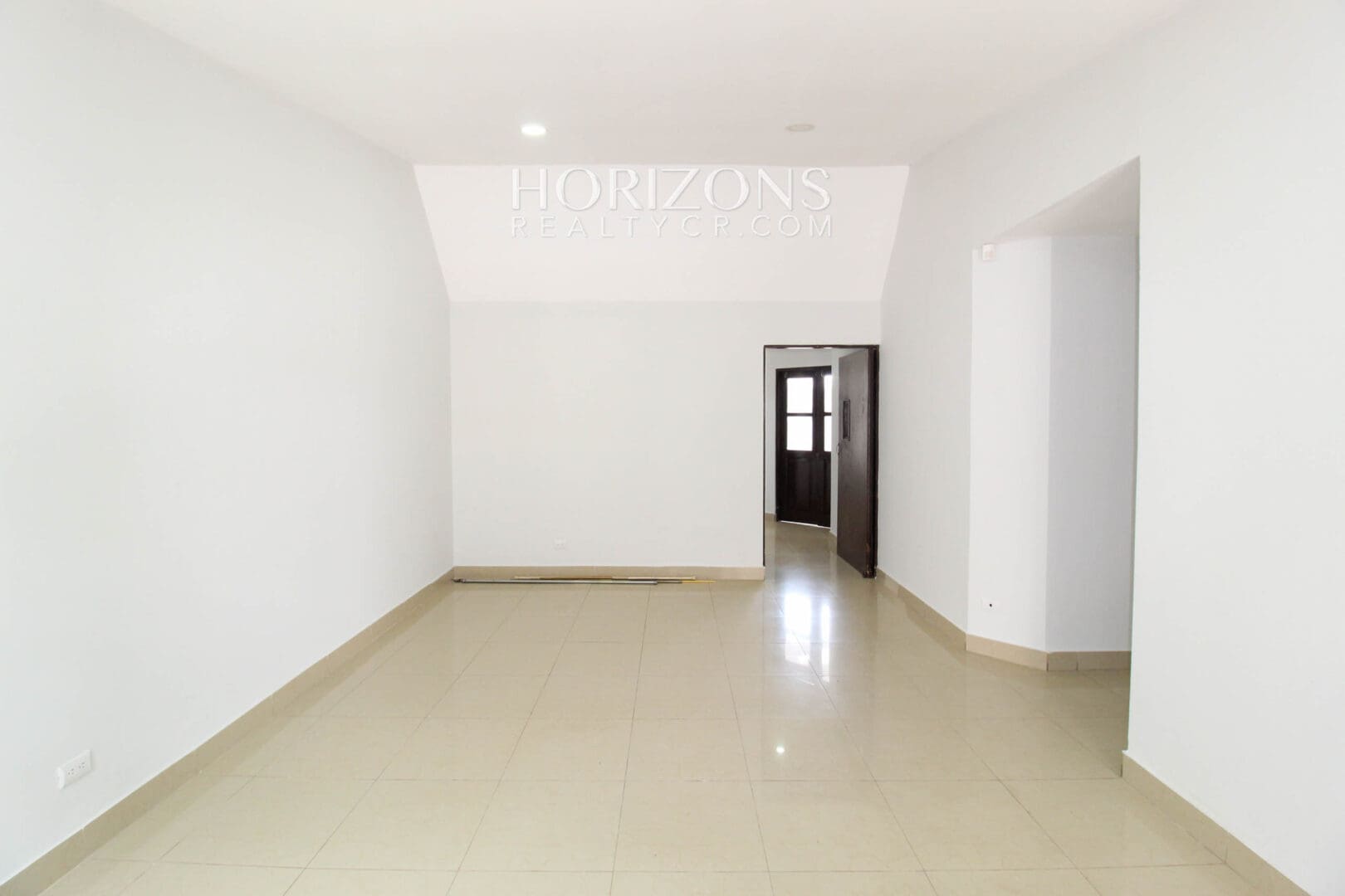 Se Alquila Casa En Curridabat 3 Habitaciones + 4 Estacionamientos noj995