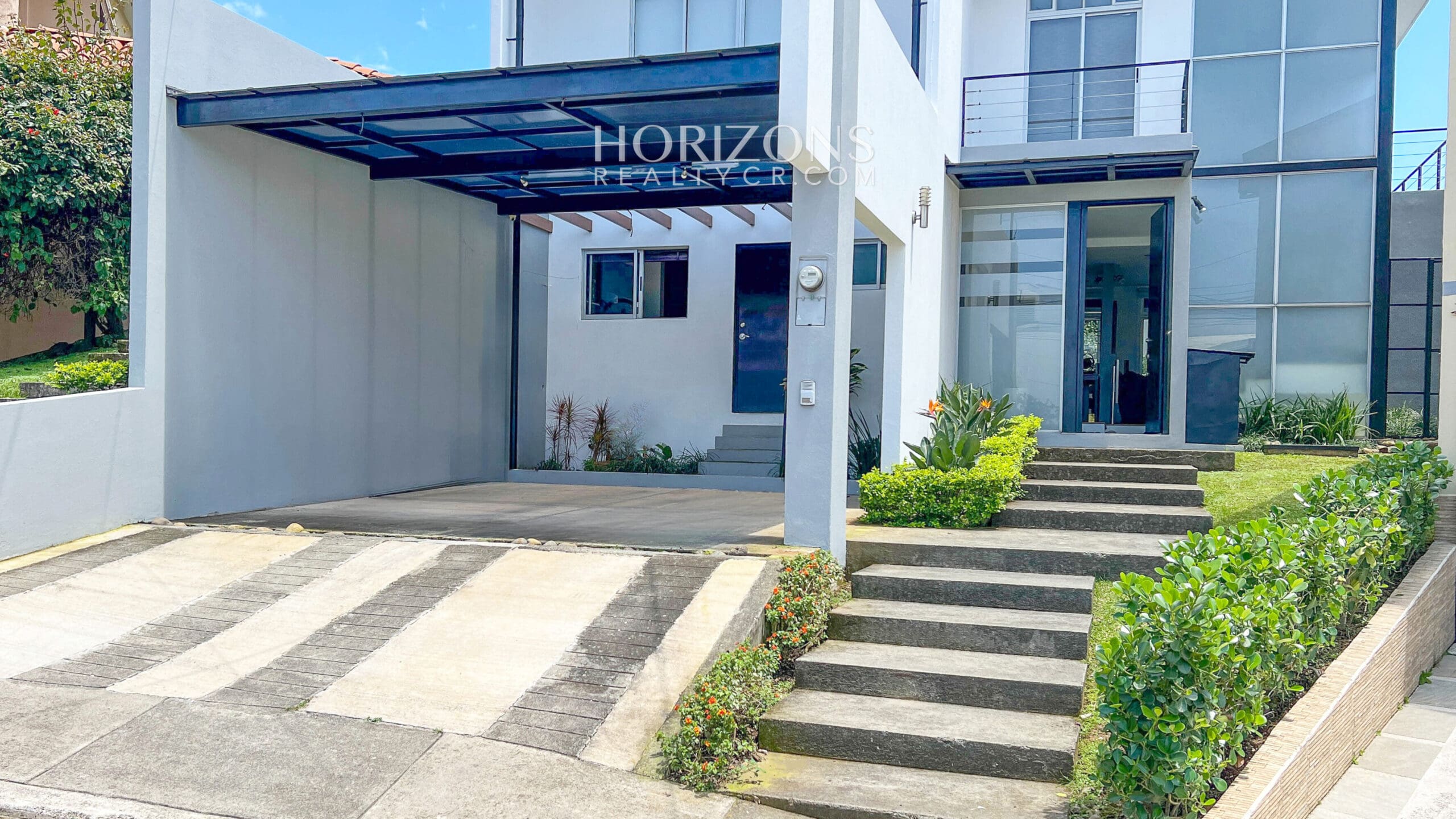 Moderna Casa En Condominio Lomas de Granadilla Curridabat 358m2 de Lote Cómoda Terraza  Jardín nja1153