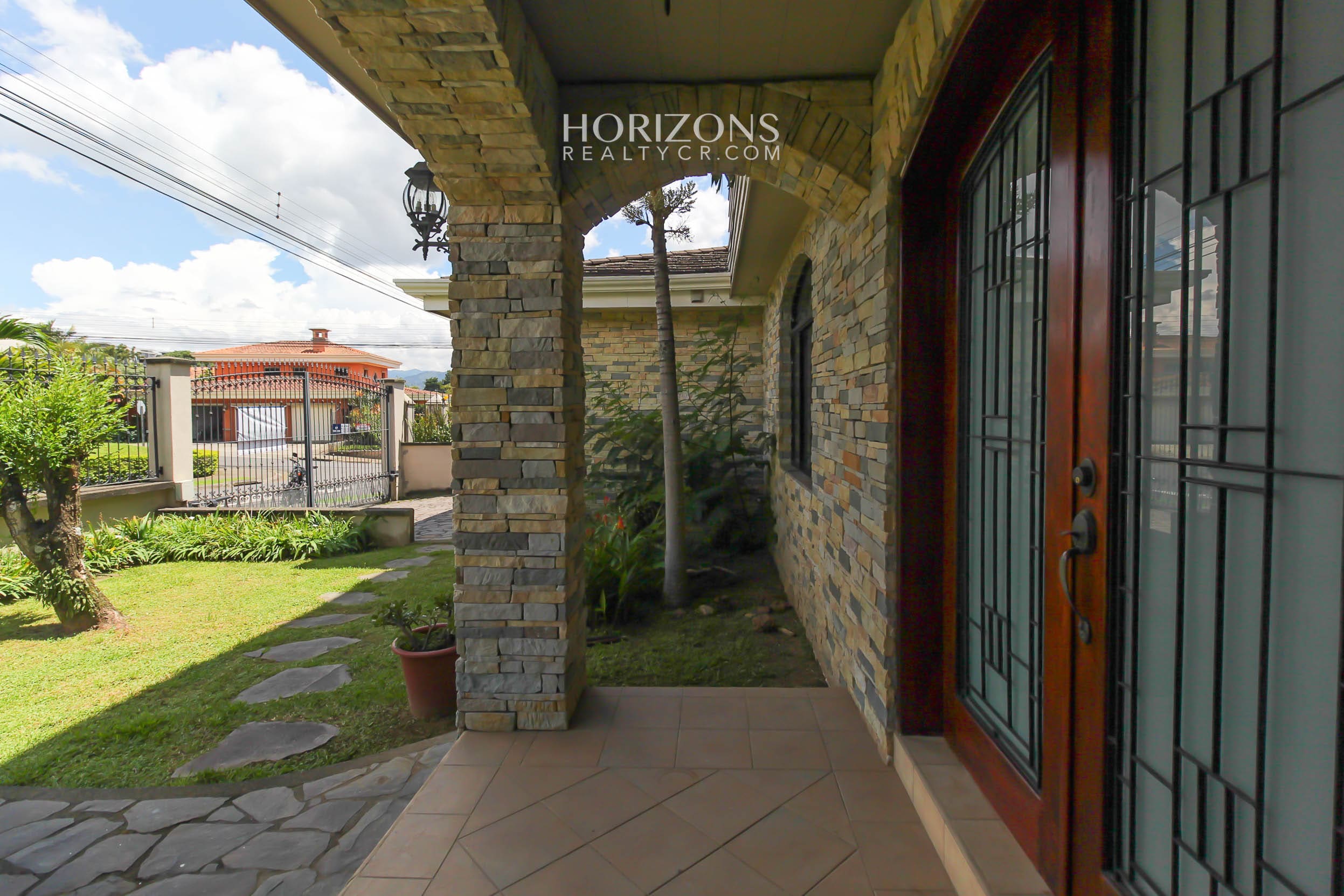 Casa en Venta ubicada en Residencial Altamonte Curridabat 4 Dormitorios nja1149