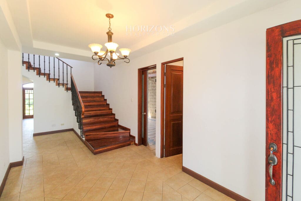 Casa en Venta ubicada en Residencial Altamonte Curridabat 4 Dormitorios nja1149
