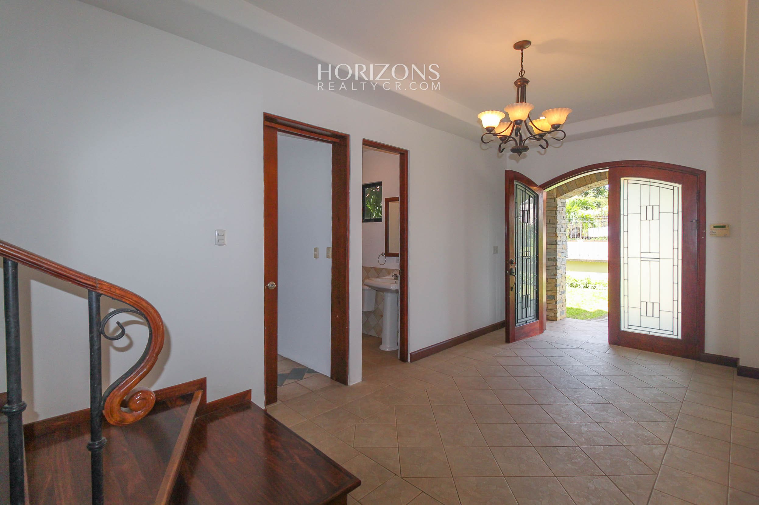 Casa en Venta ubicada en Residencial Altamonte Curridabat 4 Dormitorios nja1149