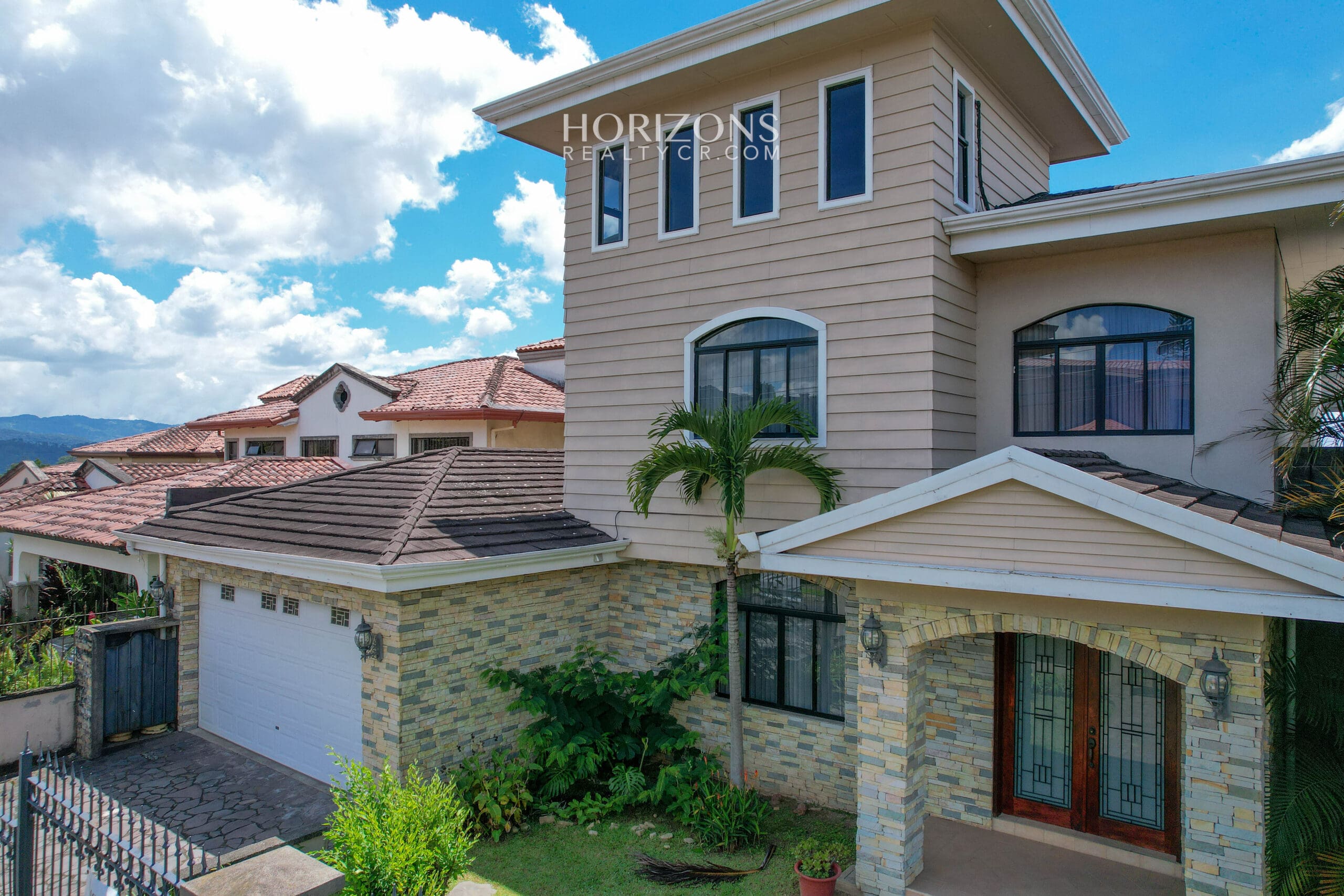 Casa en Venta ubicada en Residencial Altamonte Curridabat 4 Dormitorios nja1149