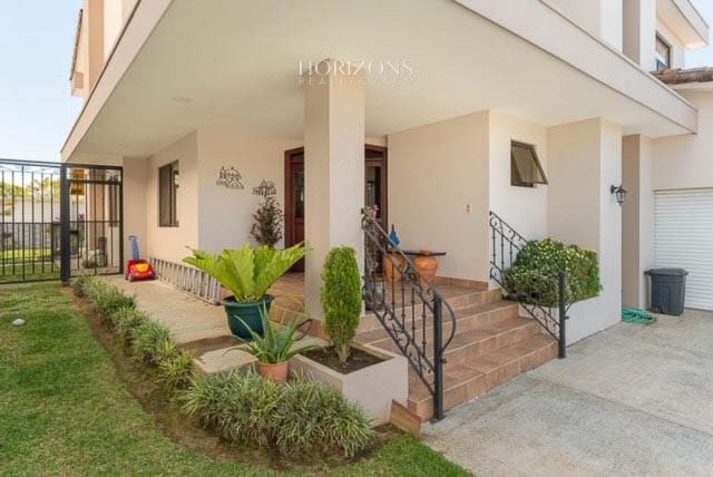 Casa en Residencial Altamonte Curridabat 4 Dormitorios y Oficina Amplias Areas Verdes nja1140