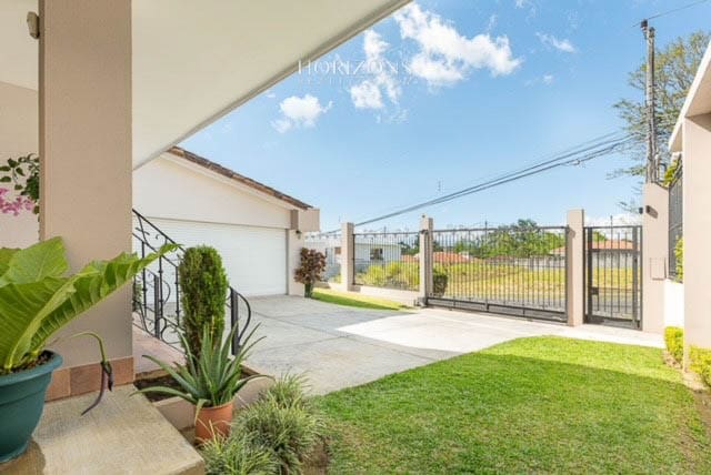 Casa en Residencial Altamonte Curridabat 4 Dormitorios y Oficina Amplias Areas Verdes nja1140