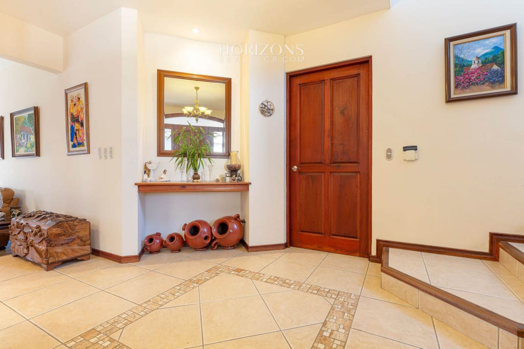Casa en Residencial Altamonte Curridabat 4 Dormitorios y Oficina Amplias Areas Verdes nja1140