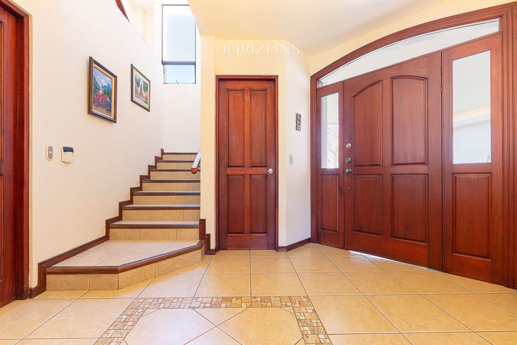 Casa en Residencial Altamonte Curridabat 4 Dormitorios y Oficina Amplias Areas Verdes nja1140
