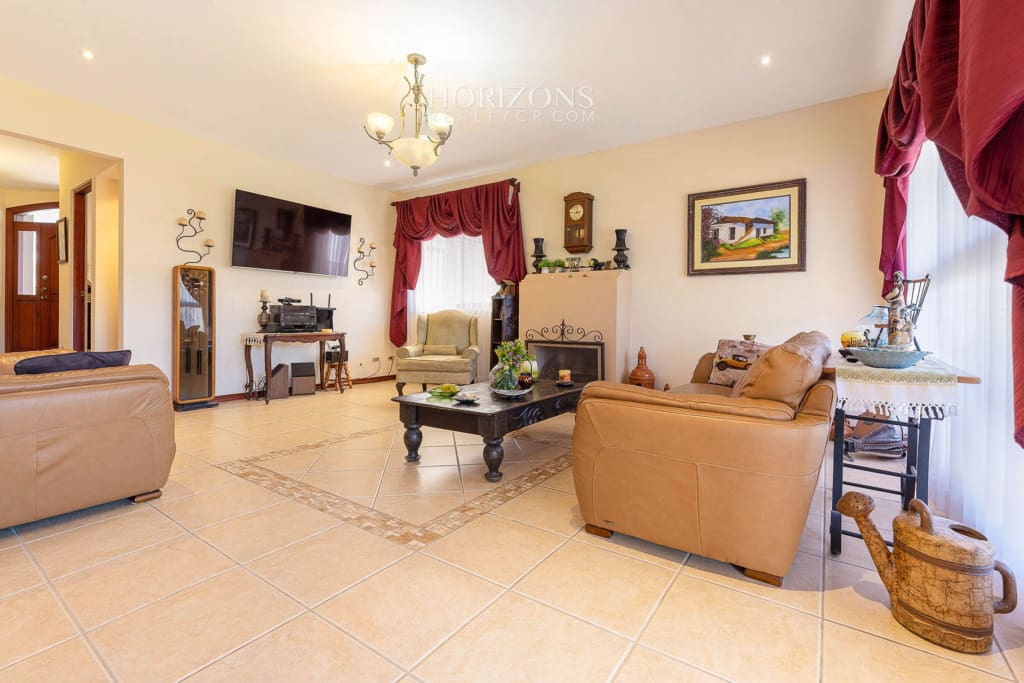 Casa en Residencial Altamonte Curridabat 4 Dormitorios y Oficina Amplias Areas Verdes nja1140
