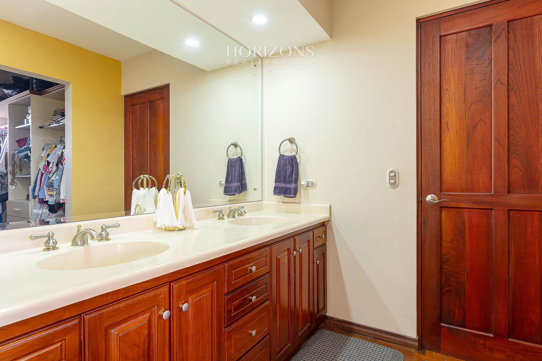 Casa en Residencial Altamonte Curridabat 4 Dormitorios y Oficina Amplias Areas Verdes nja1140