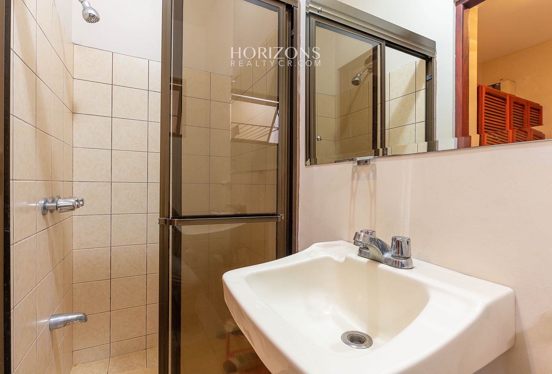 Casa en Residencial Altamonte Curridabat 4 Dormitorios y Oficina Amplias Areas Verdes nja1140