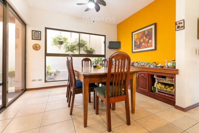 Casa en Residencial Altamonte Curridabat 4 Dormitorios y Oficina Amplias Areas Verdes nja1140