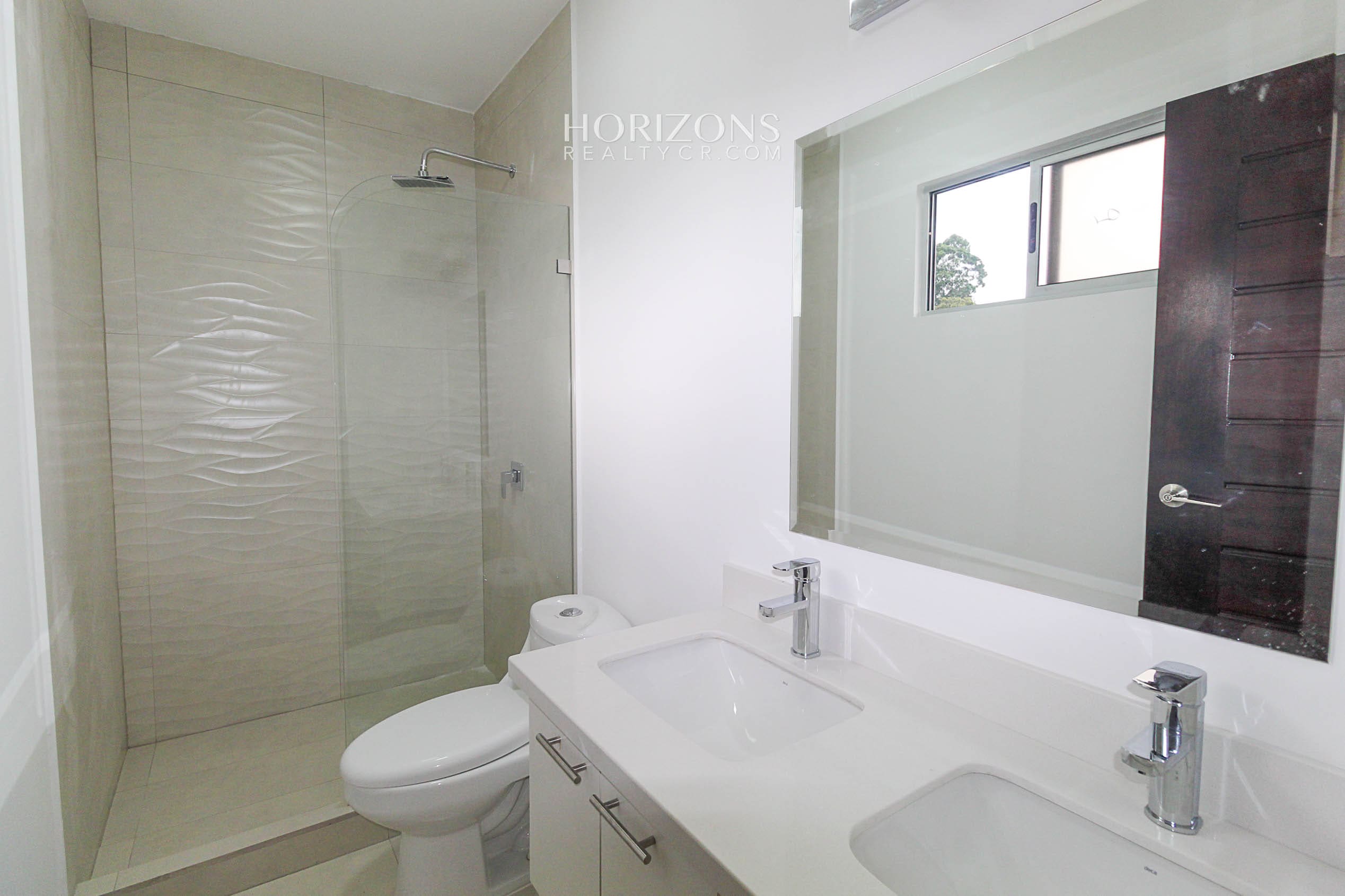 ¡En venta! Casa nueva en Condominio La Floresta / Tres Ríos nja1146