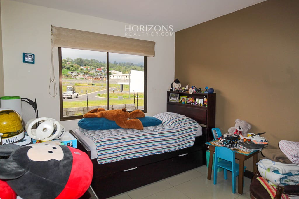 Casa en Condominio La Floresta 3 Dormitorios Terraza y Amplio Jardin nja1147
