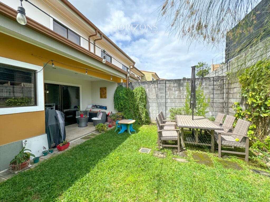 Casa En Condominio La Floresta 3 Dormitorios Terraza Y Amplio Jardin Nja1147