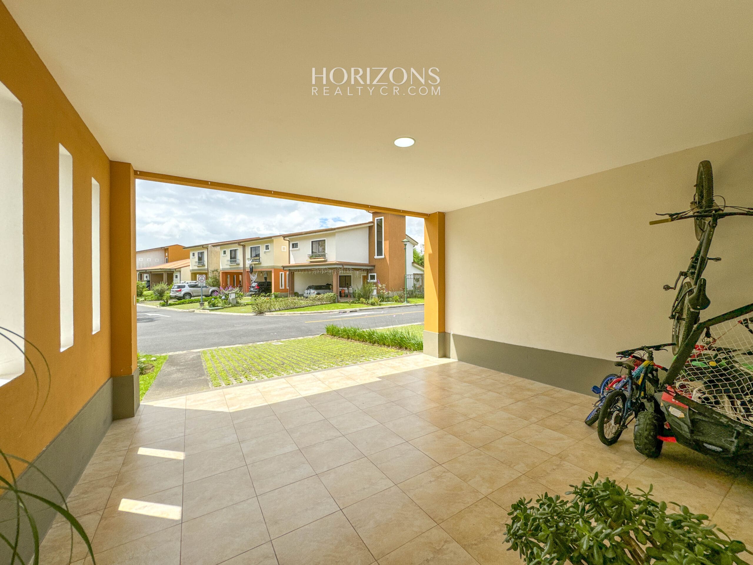 Casa en Condominio La Floresta 3 Dormitorios Terraza y Amplio Jardin nja1147