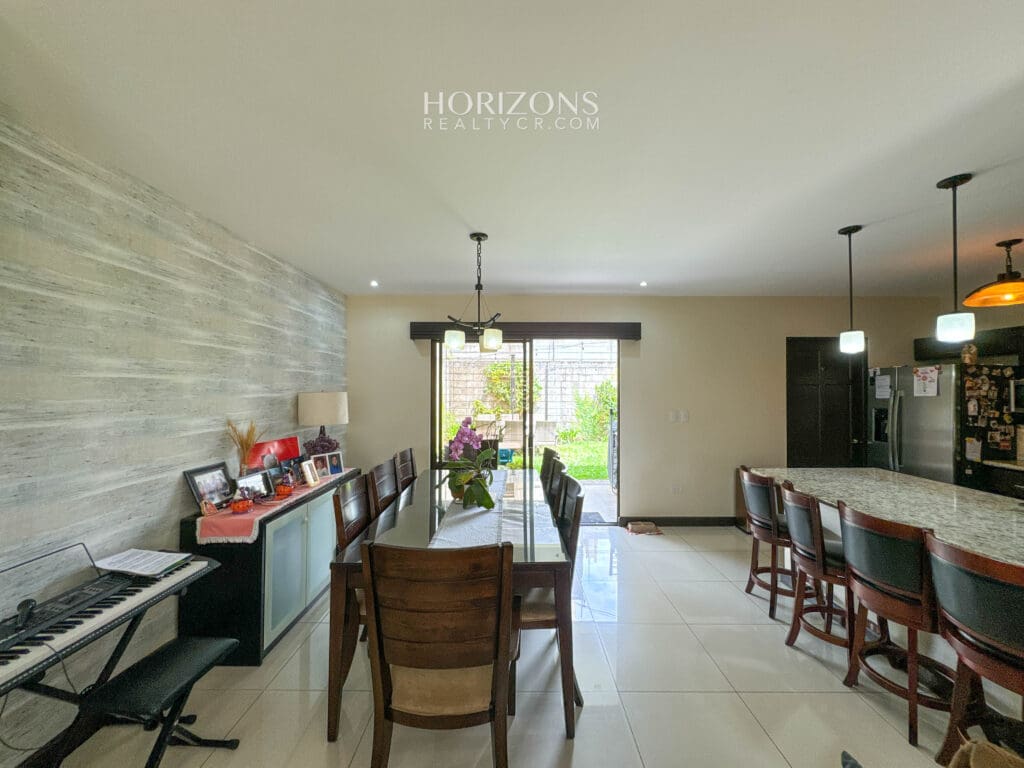 Casa en Condominio La Floresta 3 Dormitorios Terraza y Amplio Jardin nja1147