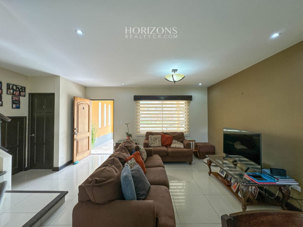 Casa en Condominio La Floresta 3 Dormitorios Terraza y Amplio Jardin nja1147