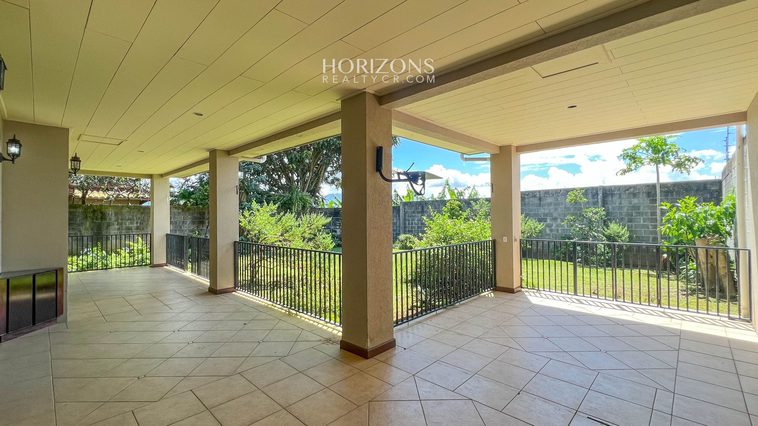 Casa en Venta ubicada en Residencial Altamonte Curridabat 4 Dormitorios nja1149